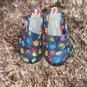 Toms baby canvas shoes